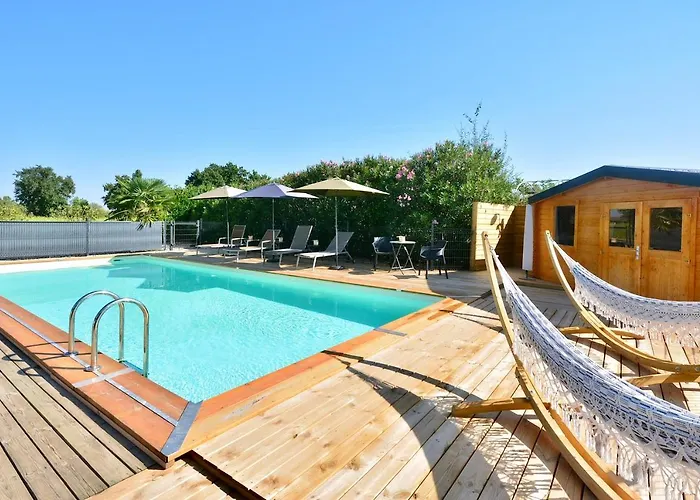 Gite Le Mizeriat - Appartement Avec Piscine Privee